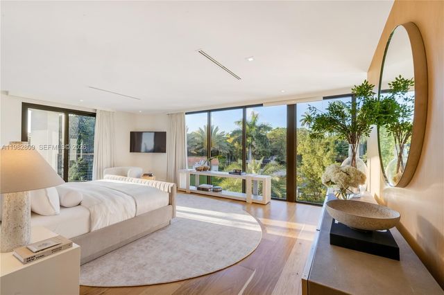 1755 Fairhaven Pl, Miami, FL 33133