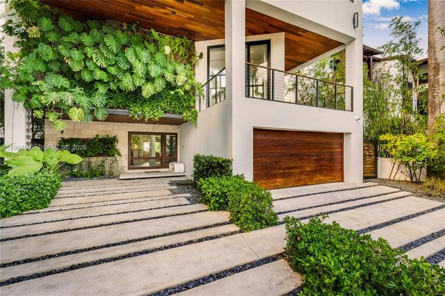 1755 Fairhaven Pl, Miami, FL 33133