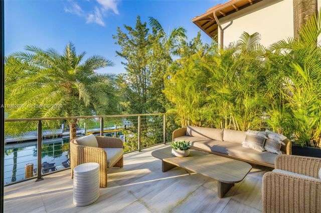 1755 Fairhaven Pl, Miami, FL 33133