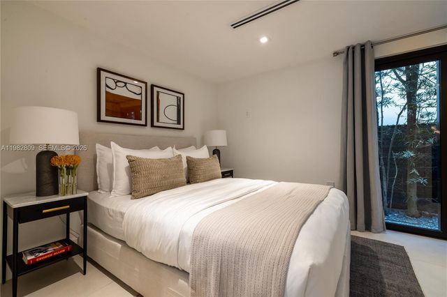 1755 Fairhaven Pl, Miami, FL 33133