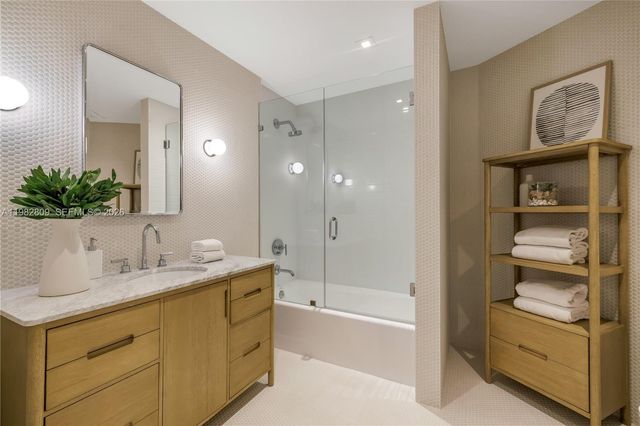 1755 Fairhaven Pl, Miami, FL 33133