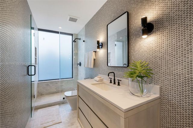 1755 Fairhaven Pl, Miami, FL 33133