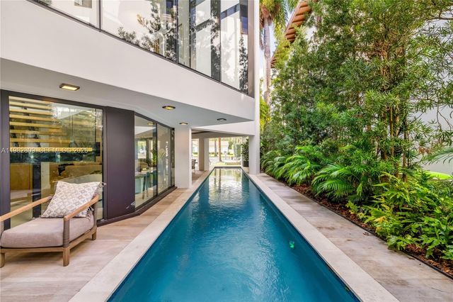 1755 Fairhaven Pl, Miami, FL 33133