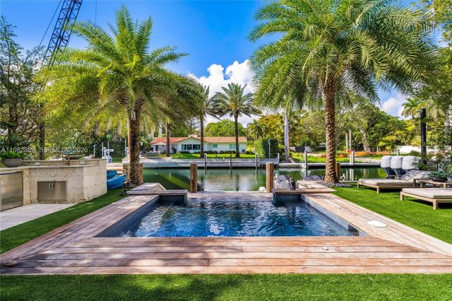 1755 Fairhaven Pl, Miami, FL 33133