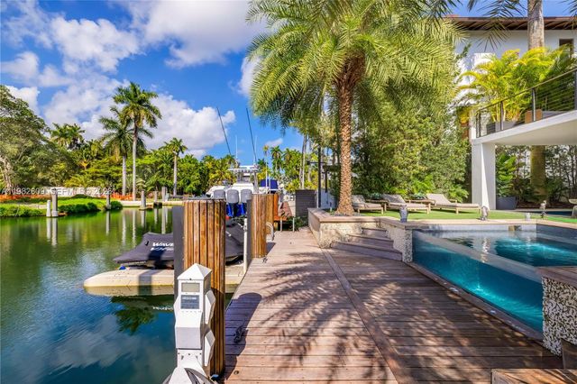 1755 Fairhaven Pl, Miami, FL 33133