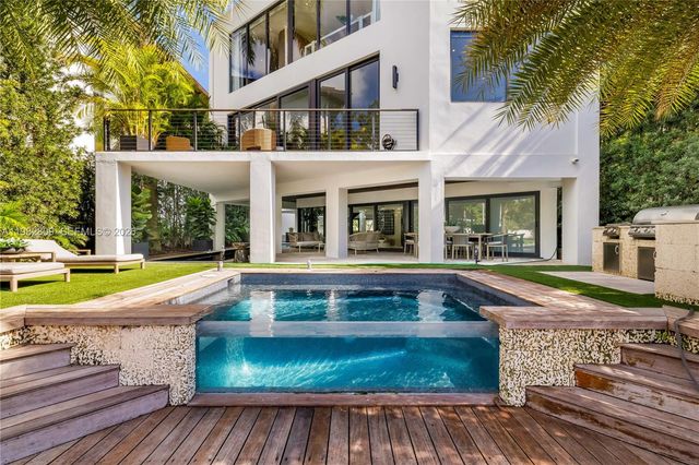 1755 Fairhaven Pl, Miami, FL 33133