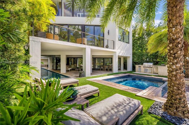 1755 Fairhaven Pl, Miami, FL 33133