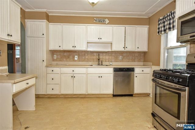 25 Stanley Court, North Haledon, NJ 07508