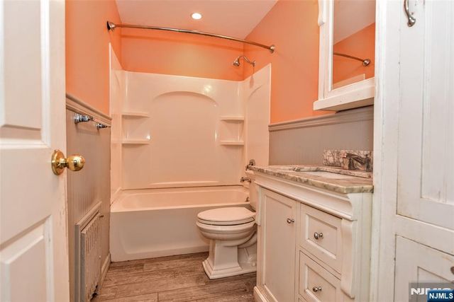 25 Stanley Court, North Haledon, NJ 07508