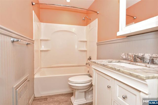 25 Stanley Court, North Haledon, NJ 07508