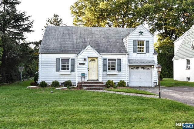 25 Stanley Court, North Haledon, NJ 07508