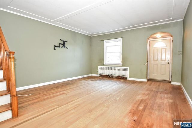 25 Stanley Court, North Haledon, NJ 07508