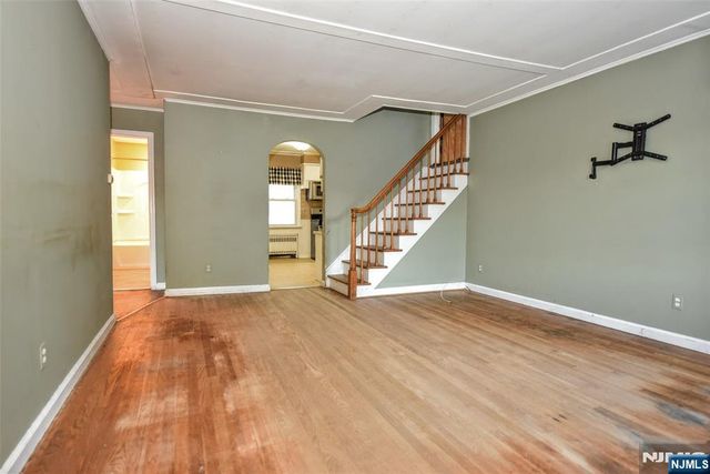 25 Stanley Court, North Haledon, NJ 07508