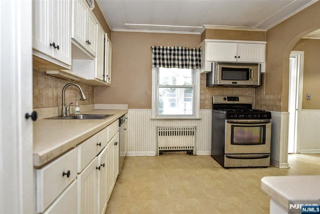 25 Stanley Court, North Haledon, NJ 07508