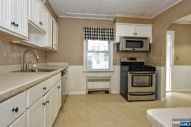 25 Stanley Court, North Haledon, NJ 07508