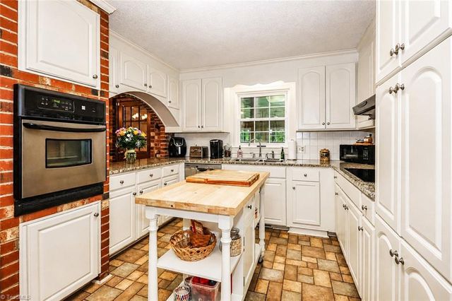 111 Wildflower Lane, Statesville, NC 28625