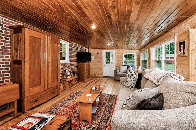 111 Wildflower Lane, Statesville, NC 28625