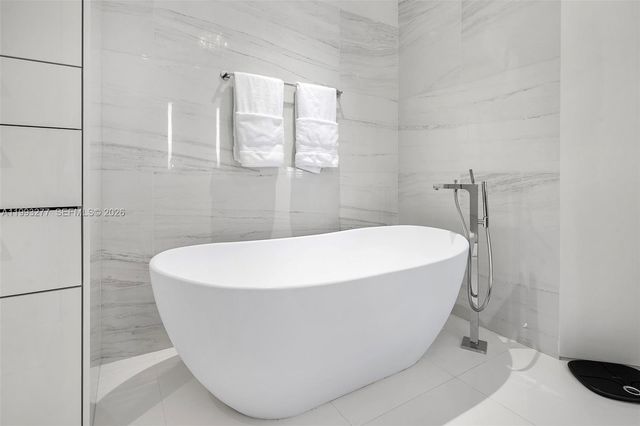 100 S Pointe Dr 1409, Miami Beach, FL 33139