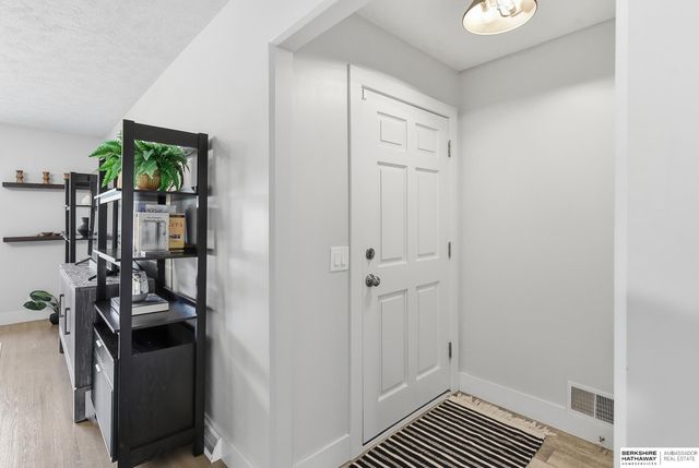 2217 N 99th Street, Omaha, NE 68134