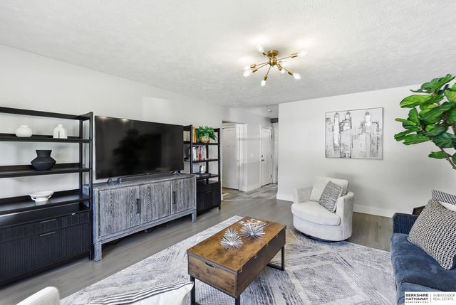 2217 N 99th Street, Omaha, NE 68134