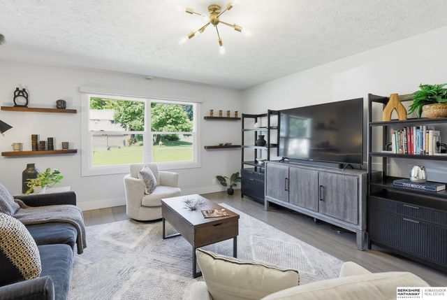 2217 N 99th Street, Omaha, NE 68134