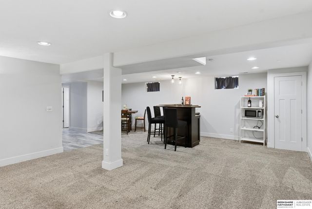 2217 N 99th Street, Omaha, NE 68134