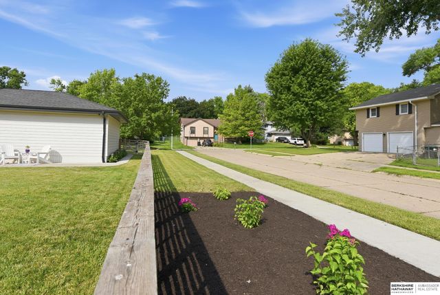2217 N 99th Street, Omaha, NE 68134