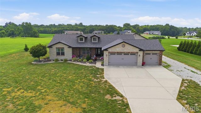 3099 Final Drive, Highland, IL 62249