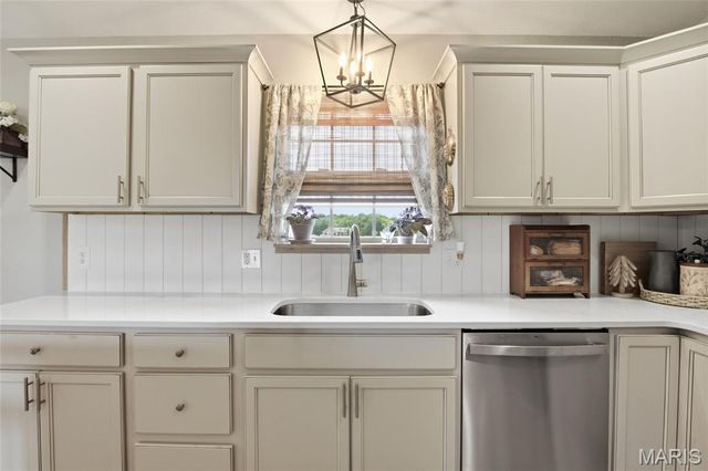3099 Final Drive, Highland, IL 62249