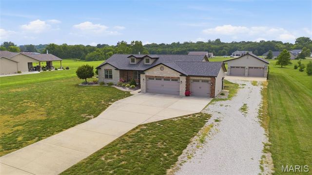 3099 Final Drive, Highland, IL 62249