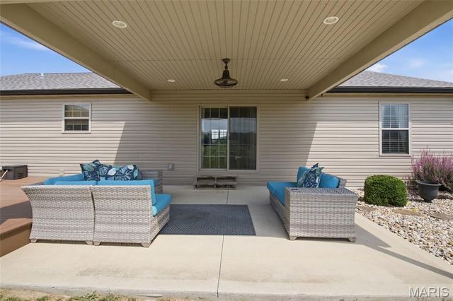 3099 Final Drive, Highland, IL 62249