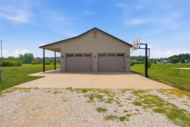 3099 Final Drive, Highland, IL 62249