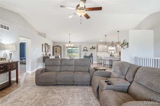 3099 Final Drive, Highland, IL 62249