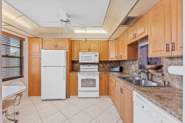 2303 Lucaya Lane G3, Coconut Creek, FL 33066