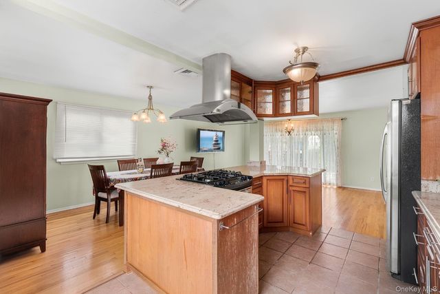 787 Vivian Court, Baldwin Harbor, NY 11510
