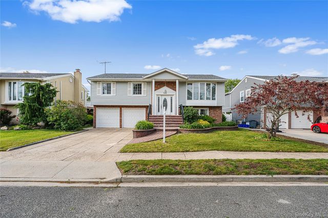 787 Vivian Court, Baldwin Harbor, NY 11510