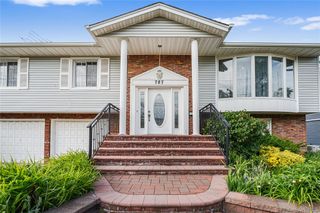787 Vivian Court, Baldwin Harbor, NY 11510