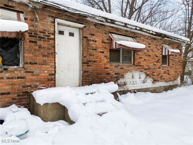 7202 Woodland Avenue, Chagrin Falls, OH 44023