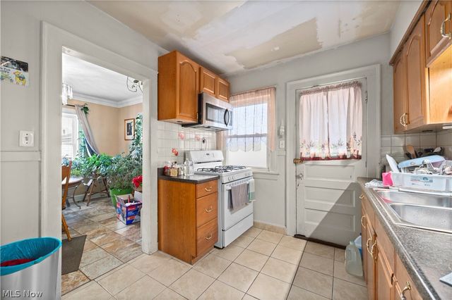 4552 Broadview Road, Cleveland, OH 44109