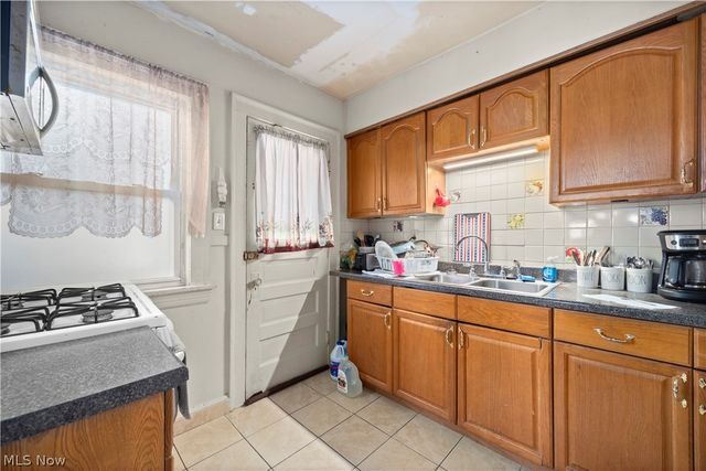 4552 Broadview Road, Cleveland, OH 44109