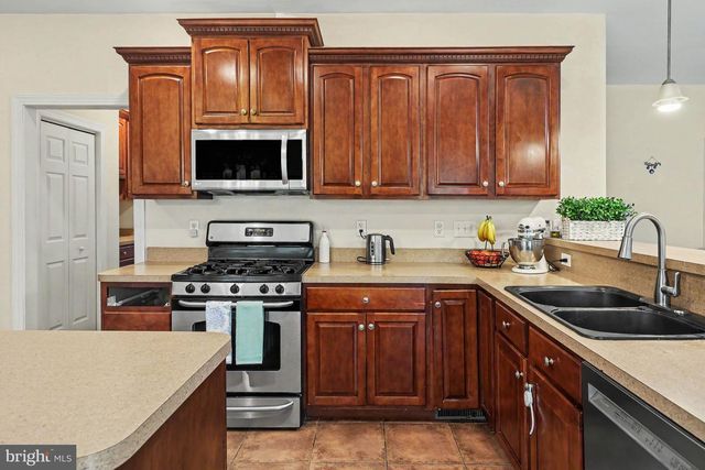 2471 RALEIGH RD, Hummelstown, PA 17036