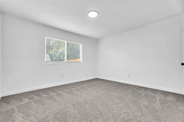 542 Damon Drive, Grand Prairie, TX 75052