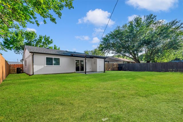 542 Damon Drive, Grand Prairie, TX 75052