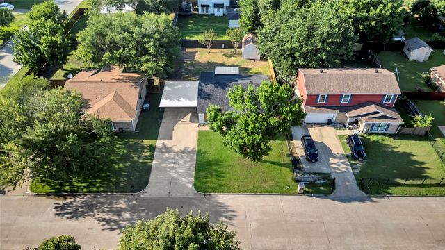 542 Damon Drive, Grand Prairie, TX 75052