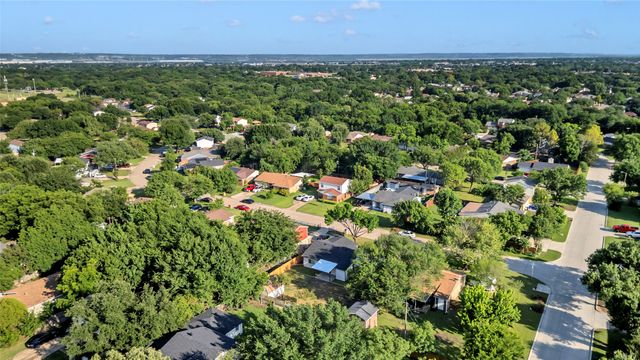 542 Damon Drive, Grand Prairie, TX 75052