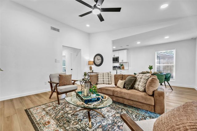 542 Damon Drive, Grand Prairie, TX 75052