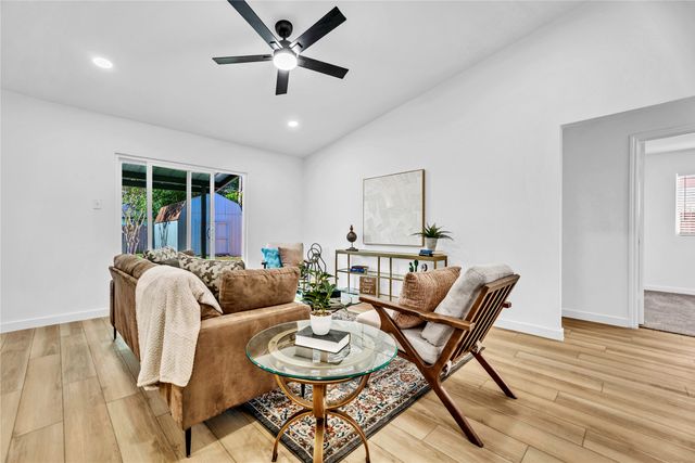 542 Damon Drive, Grand Prairie, TX 75052