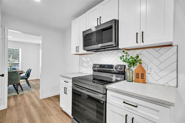 542 Damon Drive, Grand Prairie, TX 75052