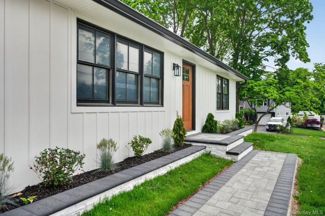 85 Kenneth Avenue, Huntington, NY 11743