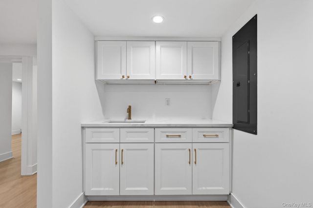 85 Kenneth Avenue, Huntington, NY 11743
